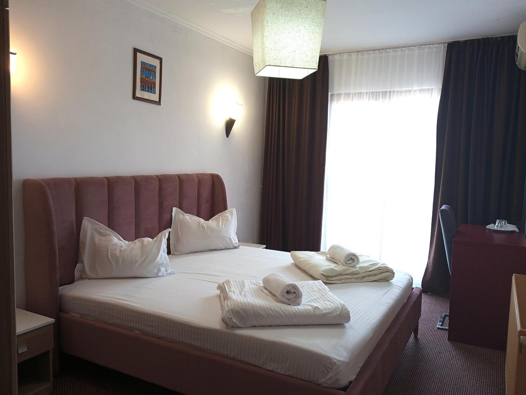 Rhc Royal Hotel Oradea Exterior photo