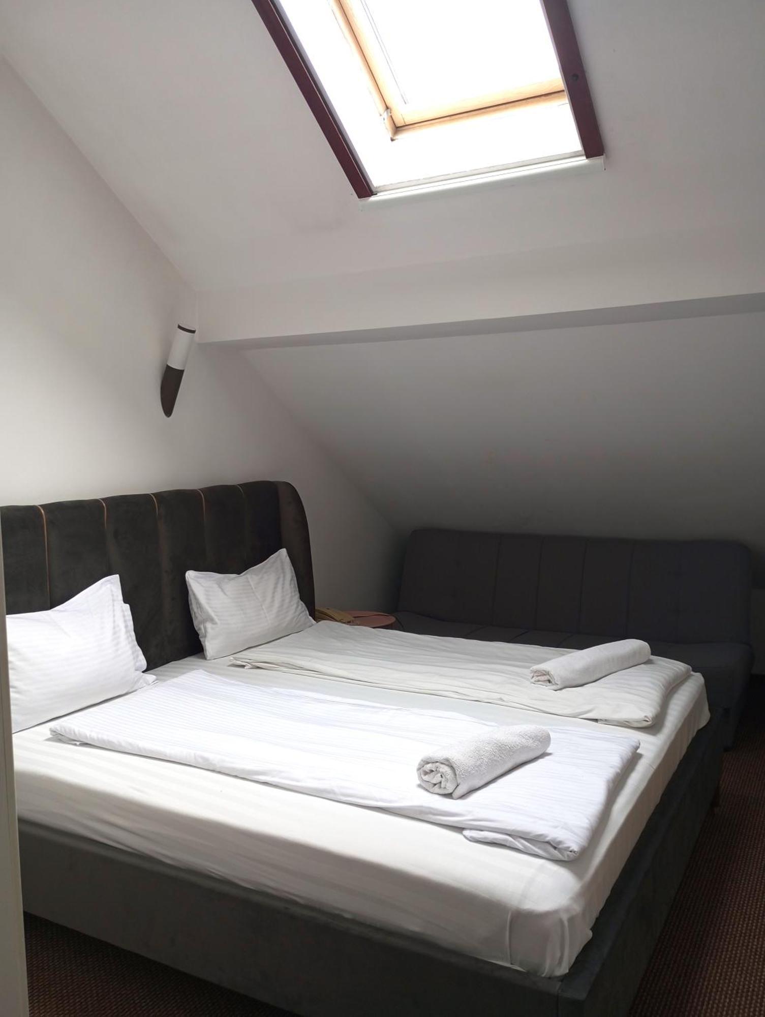 Rhc Royal Hotel Oradea Exterior photo